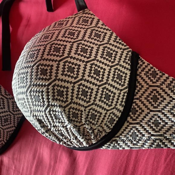 Shade Bundle 36DD Tie Neck Gold Clasp Back close Lightly Padded Top - Picture 5 of 8